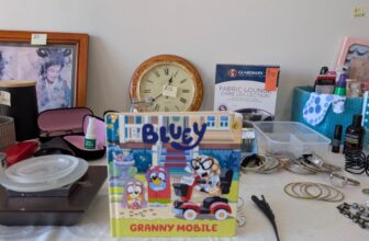 Bluey: Granny Mobile | Tinted Edges