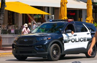 Server Gets a $1 Tip From Customers, Then Makes a Move That Ends With Their Arrest – So Yummy – Video Recipes, Easy Dinner Ideas & Healthy Snacks