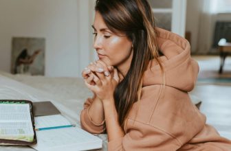 10 Simple Prayers for the Grieving Heart