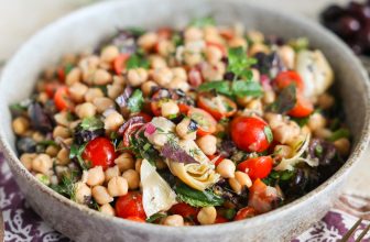 Mediterranean Chickpea Salad (Easy, No-Cook Recipe)