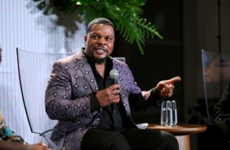 Kehinde Wiley Responds to the Trump Administration With a T-shirt