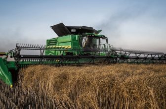 How Draper Headers Help Improve Crop Flow at Harvest
