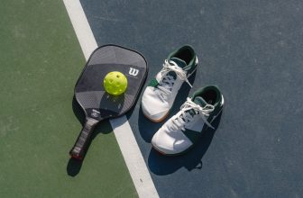 A Wide Toe Box Court Shoe with Cushion