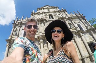 How to Travel as a Couple Without Letting Money Ruin the Romance