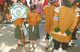 goth Dirndls and concrete Maßkrugs