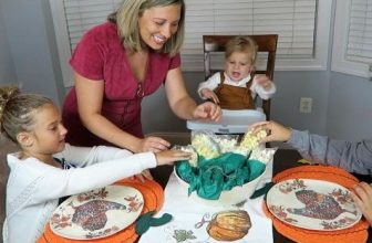 Thanksgiving DIYs for Your Kids Table
