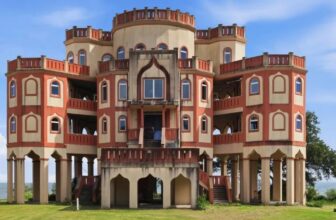 Waterfront ‘Taj Mahal’ in Mississippi Lists for $2.5 Million