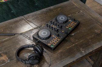 AlphaTheta DDJ-FLX2 In The Wild: The Perfect Travel Controller
