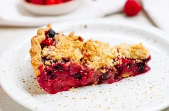 Mixed Berry Streusel Pie – Lauren’s Latest