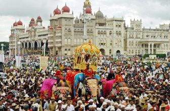10 Places to Celebrate Grand Navratri & Dussehra Festivals