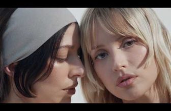 Angèle feat Caroline Polachek & SebastiAn – Love Triangle