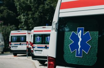 Cecina, neonato morto portato al pronto soccorso in un sacchetto: la madre non sapeva di essere incinta