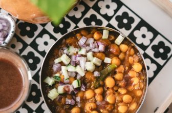 Bengali Ghugni Recipe, Traditional Bengali White Peas Curry