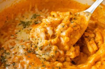 One Pot Pumpkin Mac and Cheese (Easy Cheesy Vegetarian)