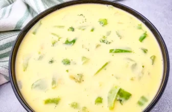 Easy Broccoli Cheese Soup with Velveeta