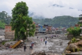 Flooding death toll tops 670 as UK rapid response team heads to Nepal