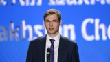Russian-born businessman elected as new world chess chief — RT World News