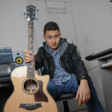 Jonathan Milanes Captivates With Magnetic Vocals and Radiant Pop-Rock Energy on “Sunkissed”