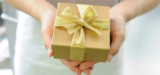 The Best Gifts for Travelers 2025-2026 (45+ Great Gift Ideas)