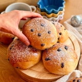 Pangoccioli (Italian Chocolate Chip Milk Buns)