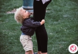 How to handle a clingy toddler? 7 Practical Tips for Parents