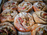 Rhubarb and Almond Cream Buns (rabarbrasnurrer med mandelkrem)
