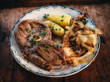 Lamb Steaks with Buttery Cabbage (lammelår i skiver med stekt kål)