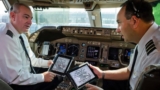 United Airlines puts iPads in cockpits