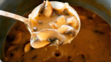Rich Mushroom Gravy Recipe for Schnitzel, Steak and More